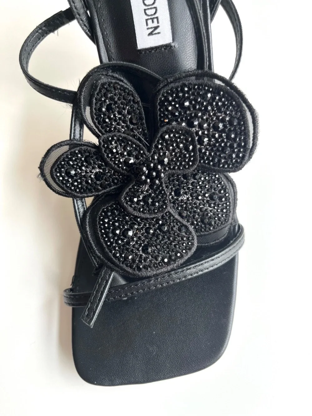 NEW Steve Madden Women's Aries Ankle Strap Heels Sandals Size 8 Black Orchid
